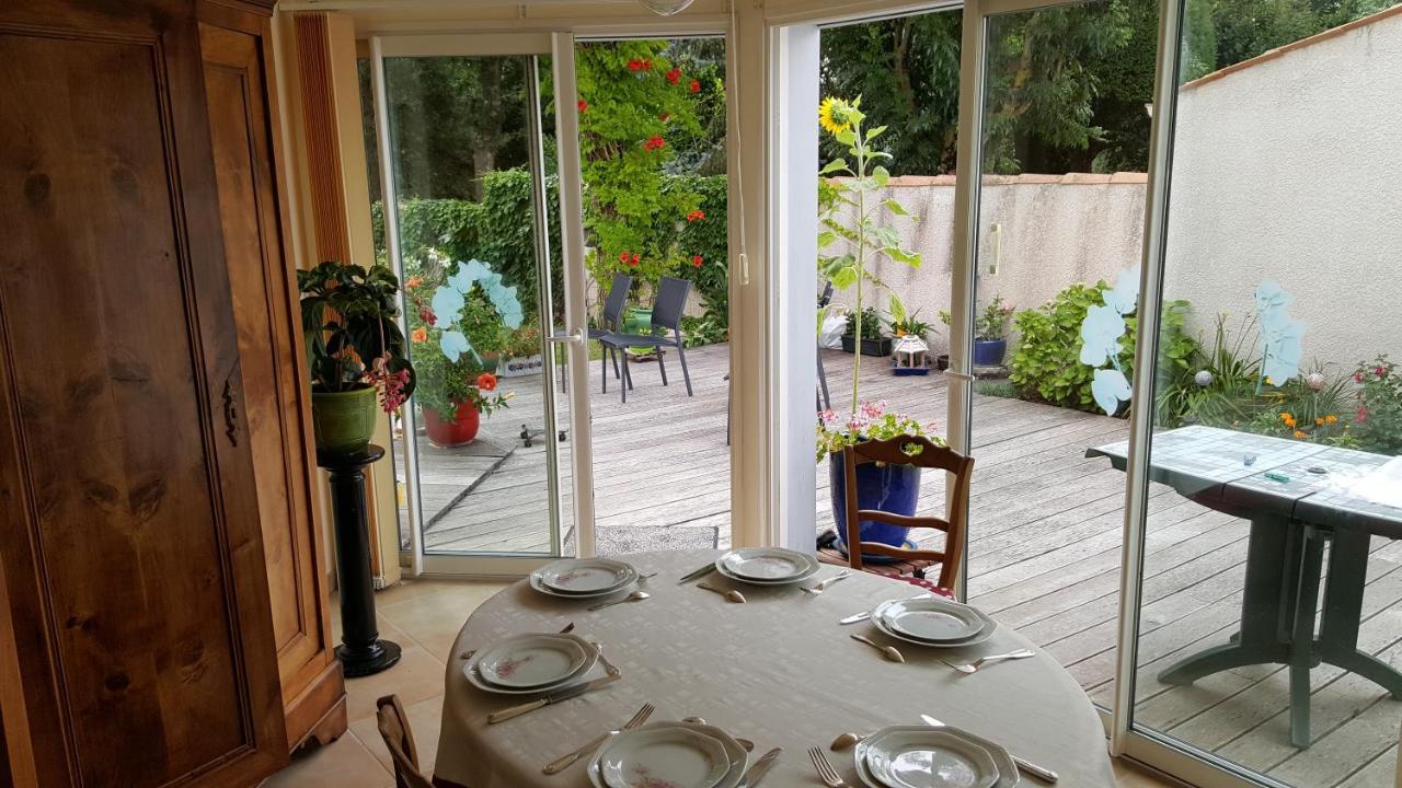 Castel Parc Bed & Breakfast Périgny Exterior photo