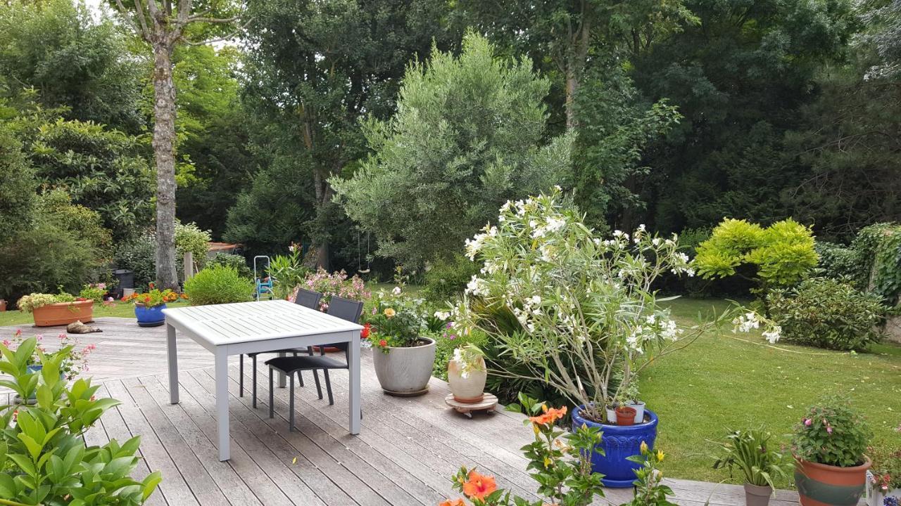 Castel Parc Bed & Breakfast Périgny Exterior photo